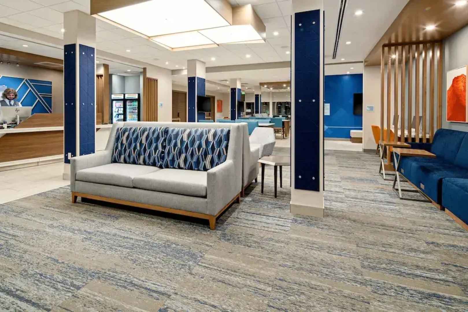 Holiday Inn Express & Suites Palm Desert - Millennium