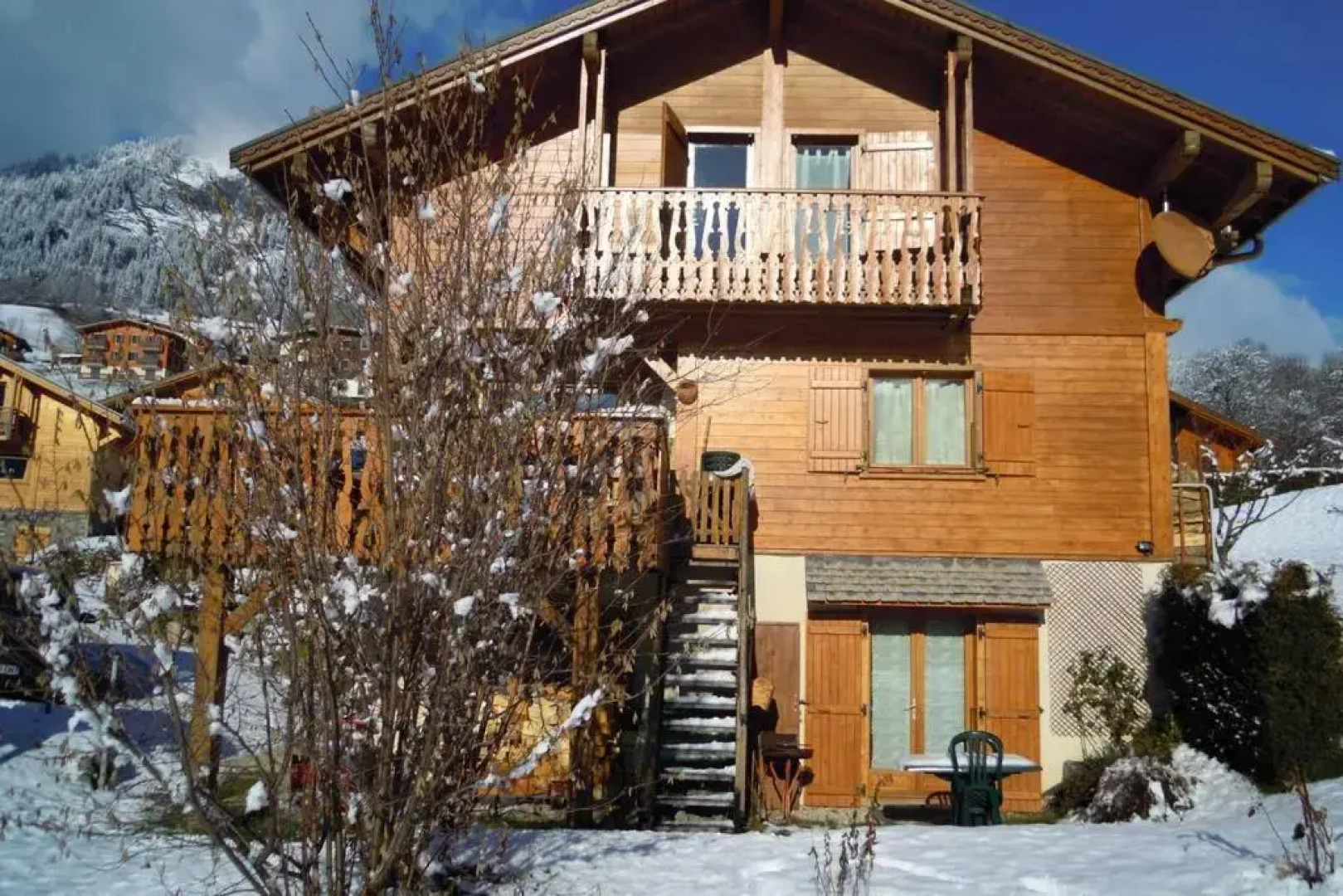 A4 km de Megève très joli studio avec jacuzzi ,vue sur les montagnes au calme