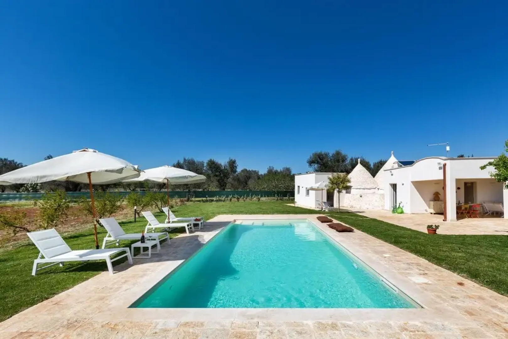 3360 Trulli Pangi by Perle di Puglia