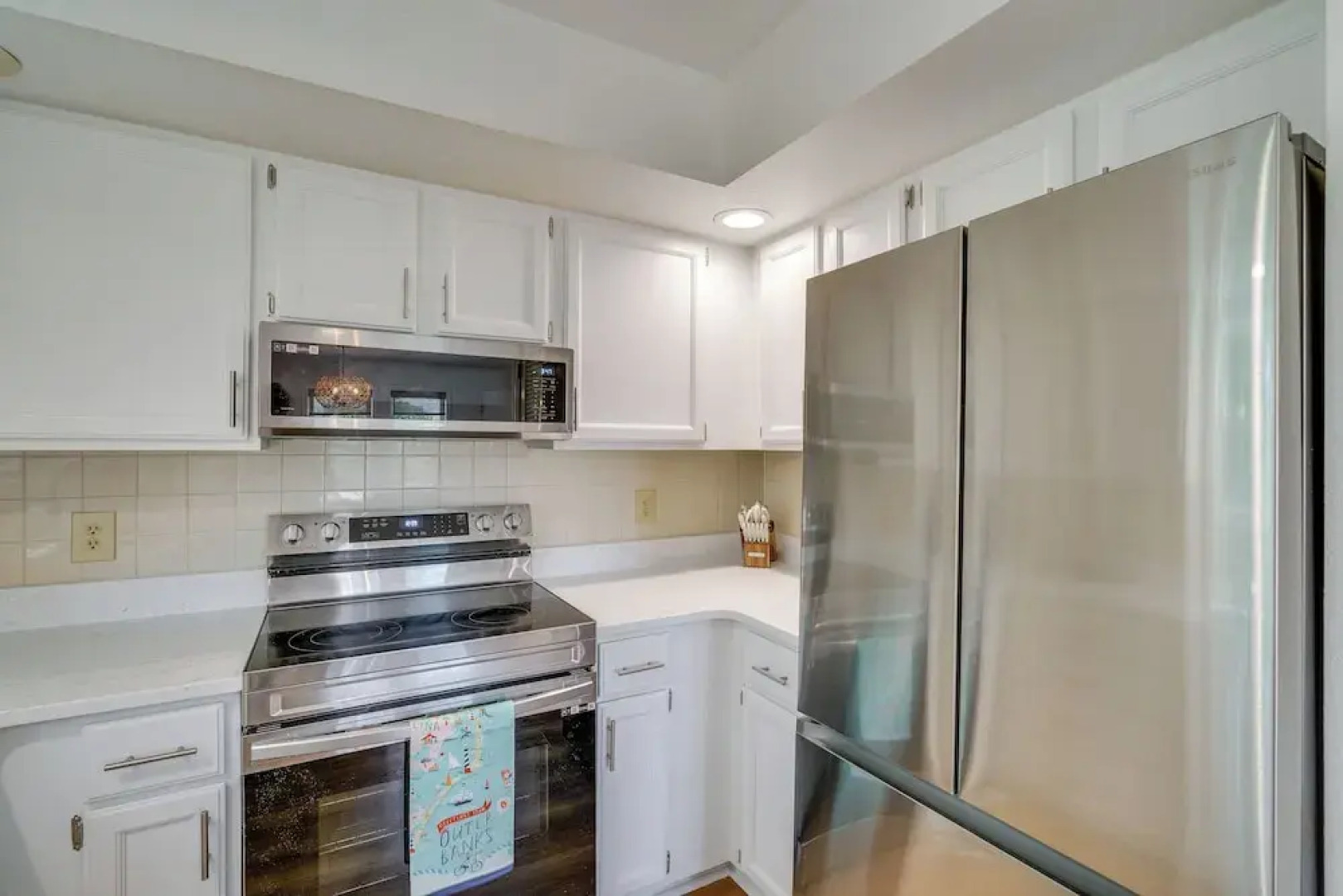 Sunny Corolla Home: Walk to Beach!