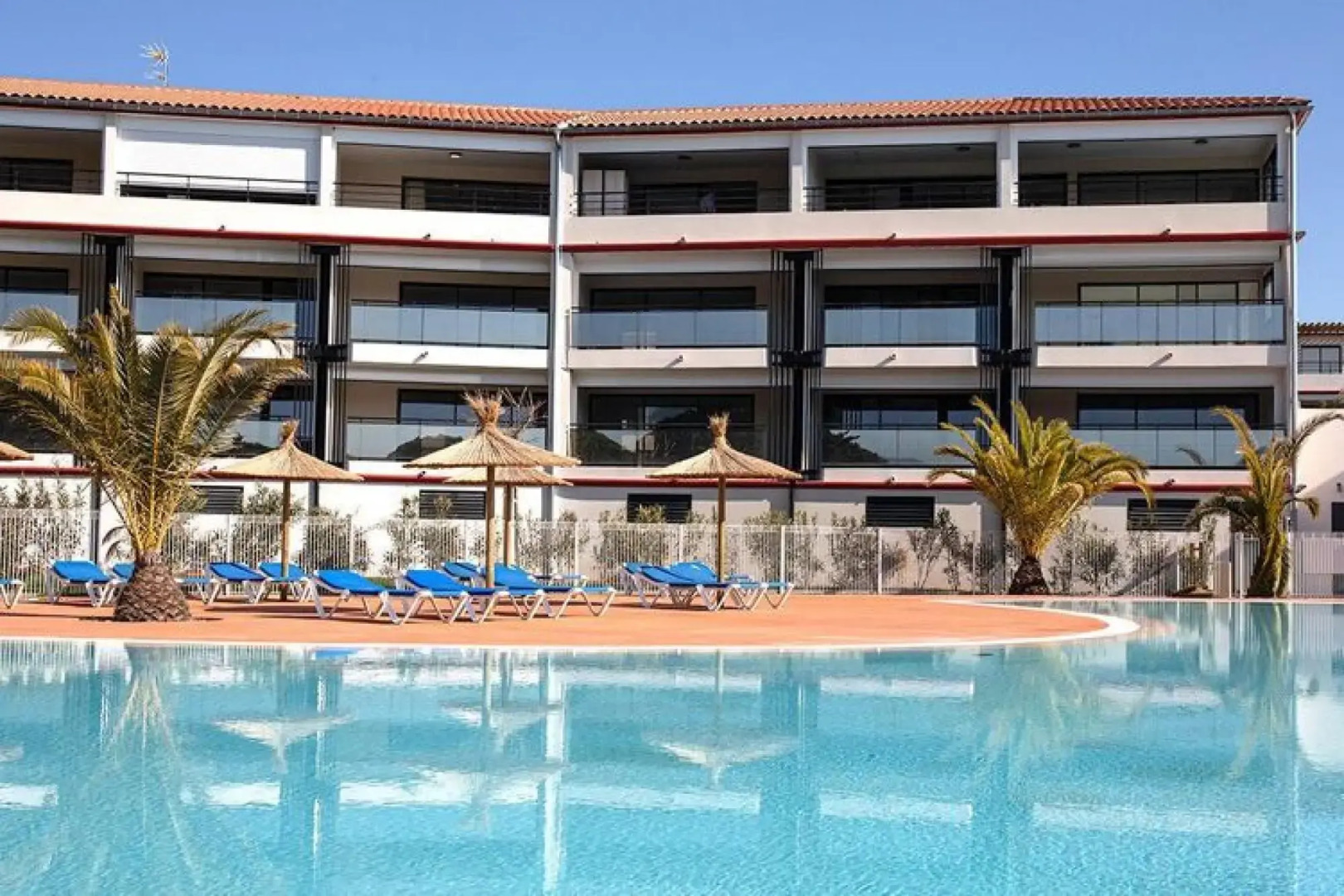 Apartment overlooking golf course, Horizon Golf Residence, St Cyprien