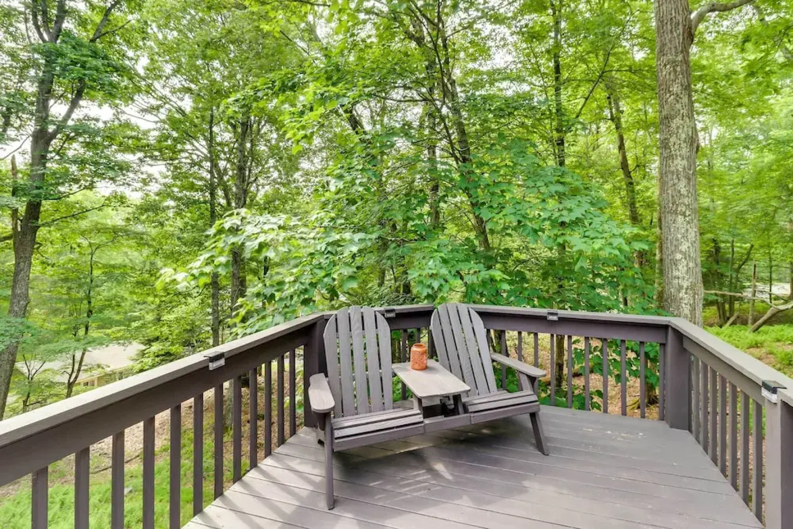 Outdoor Theater, Deck & Fire Pit: Poconos Retreat
