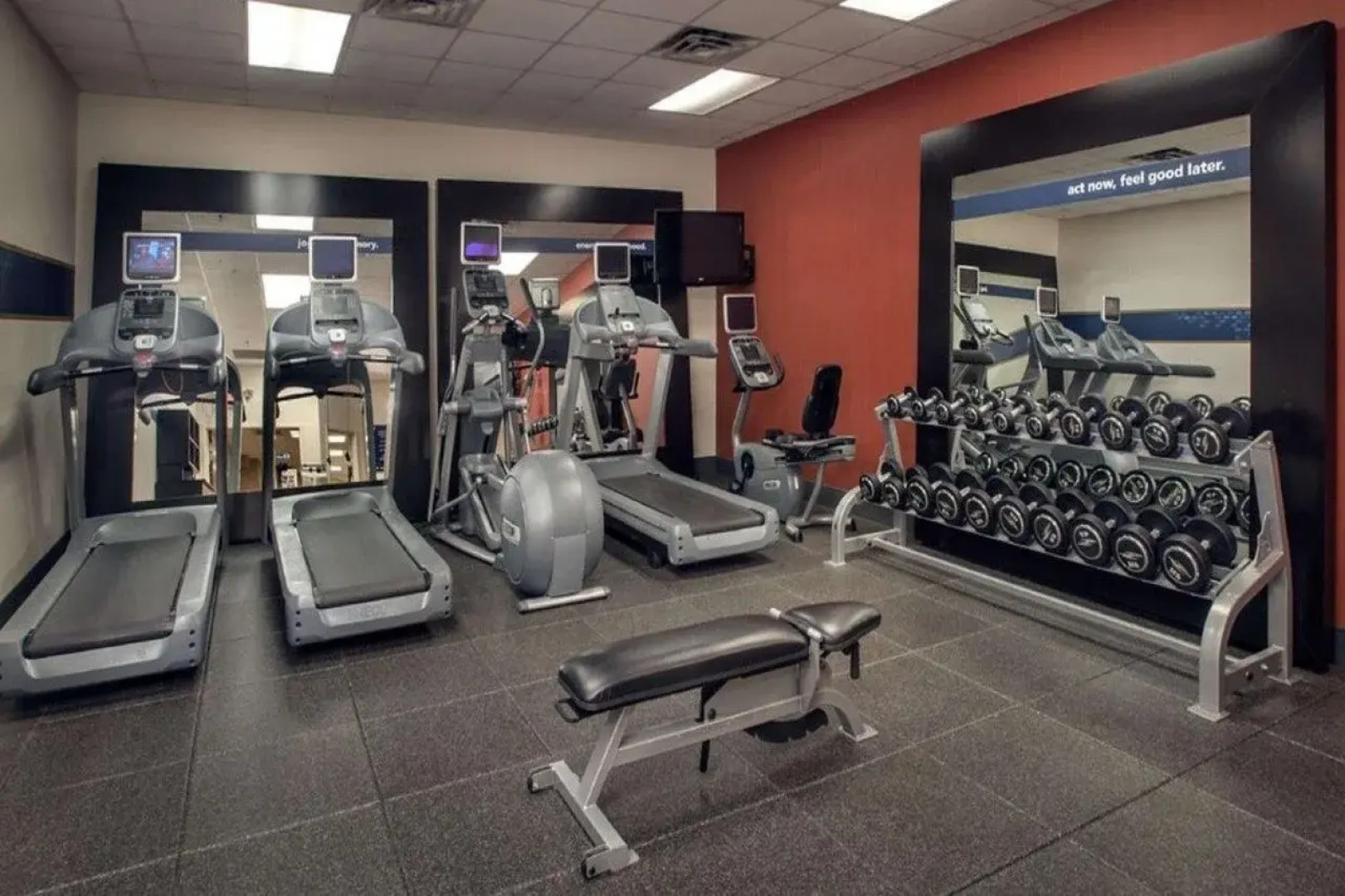 Hampton Inn & Suites Milwaukee Downtown