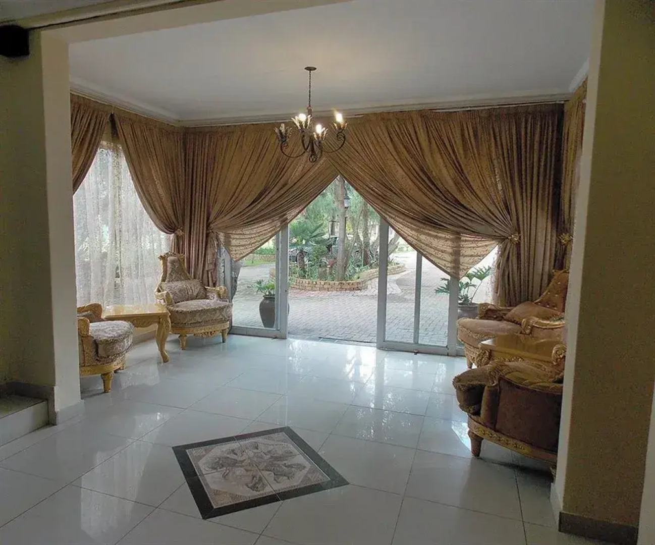 Sarabi Country Lodge