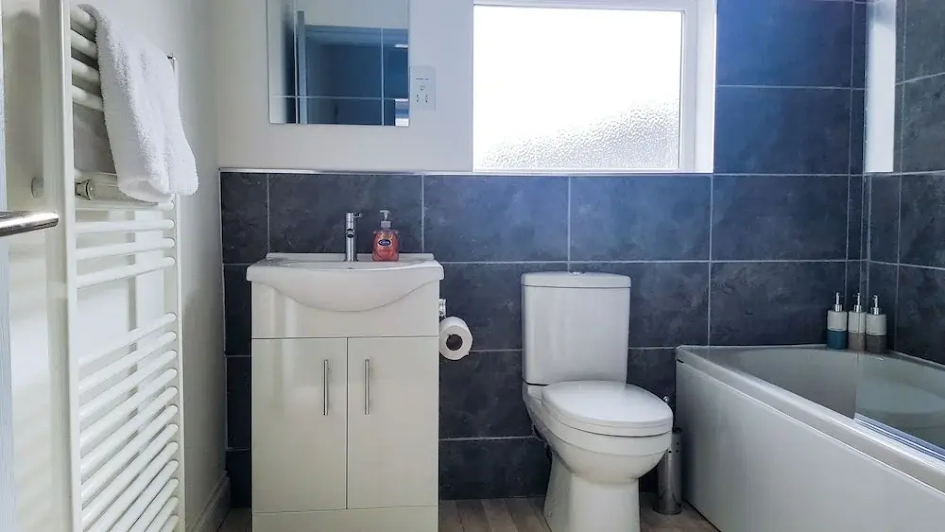 Ideal Home away in Smithalls, Bolton