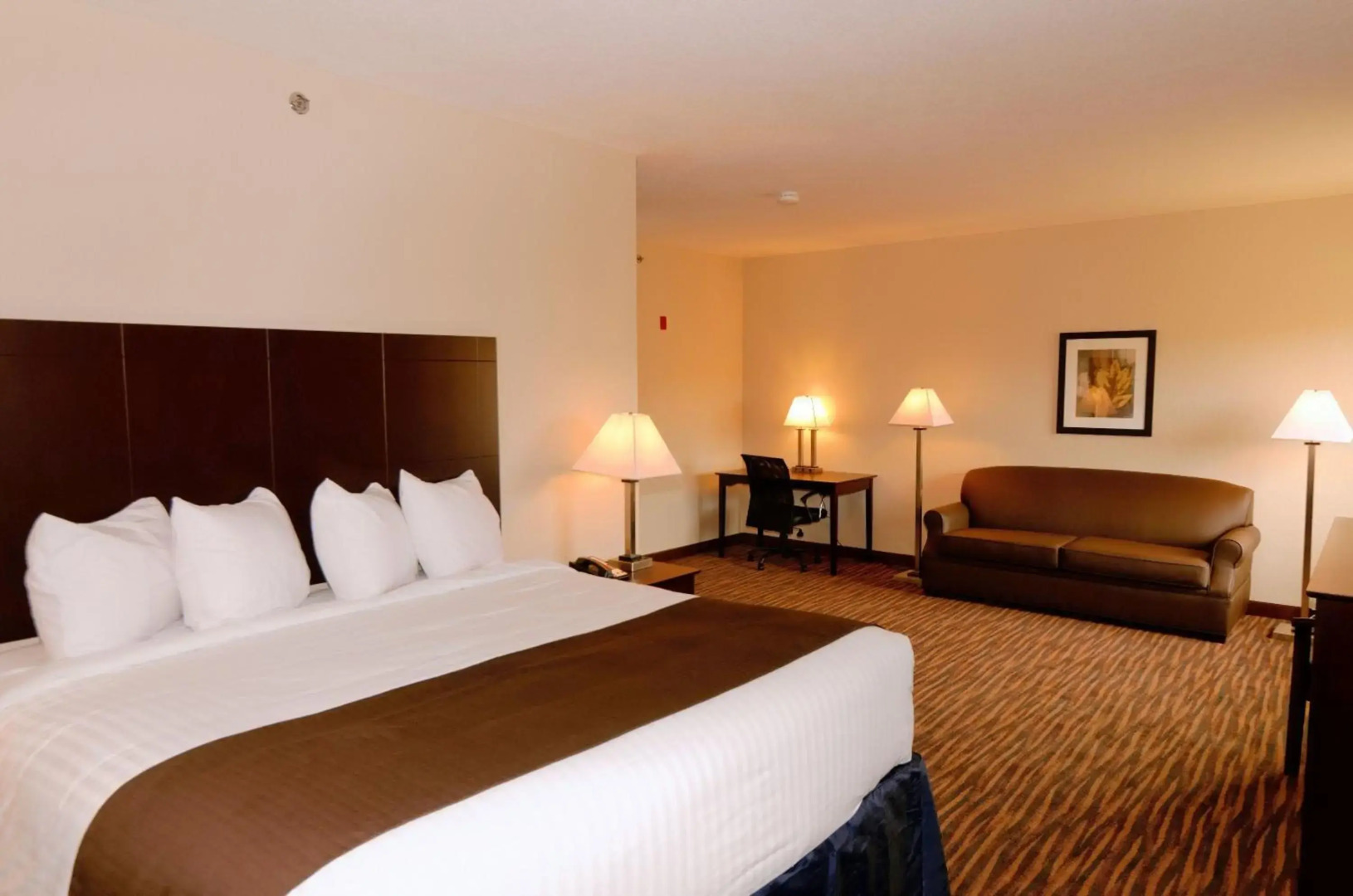 Cobblestone Inn & Suites - Denison - Oak Ridge