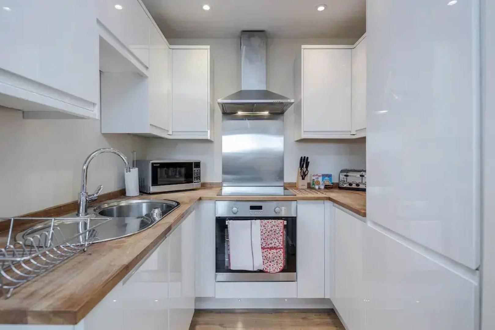 Luxury 1 Bedroom Apartment with Parking