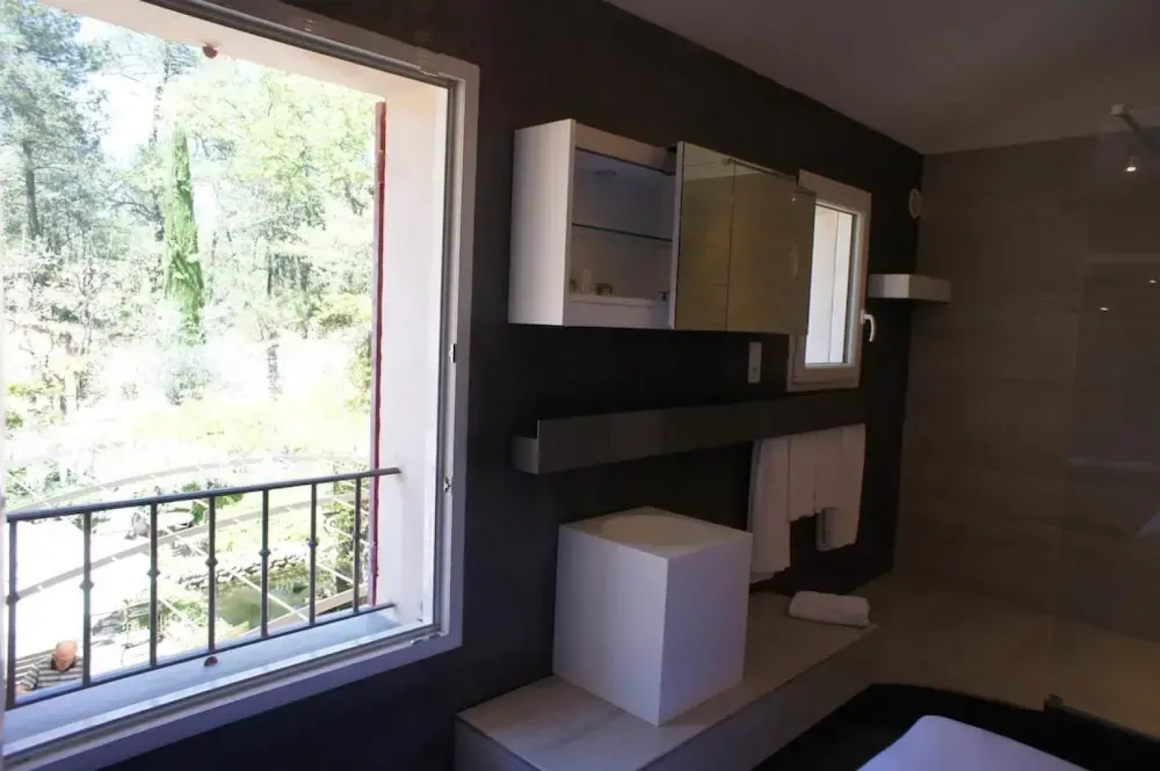 Hotel Des Pins Restaurant L'esprit Jardin