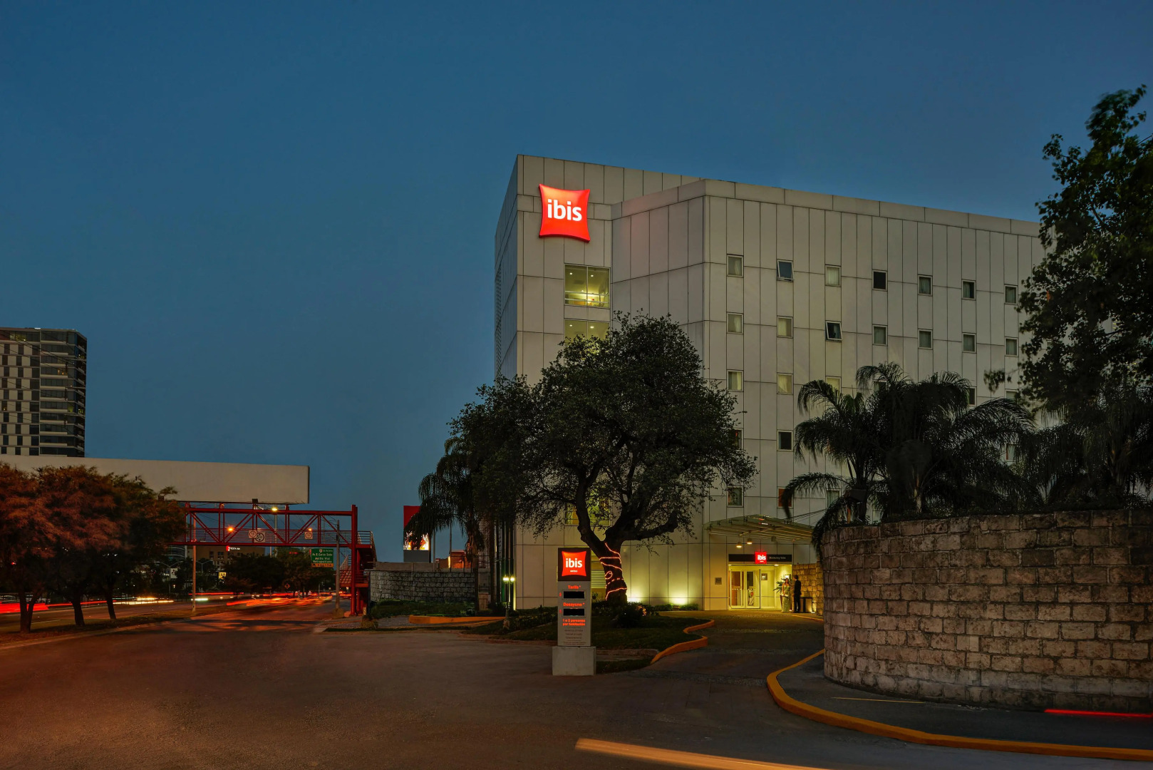 ibis Monterrey Valle