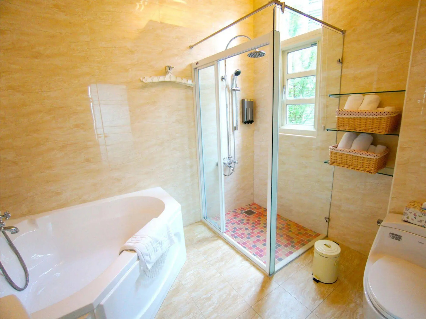 Dancing Butterfly Slide Family Inn