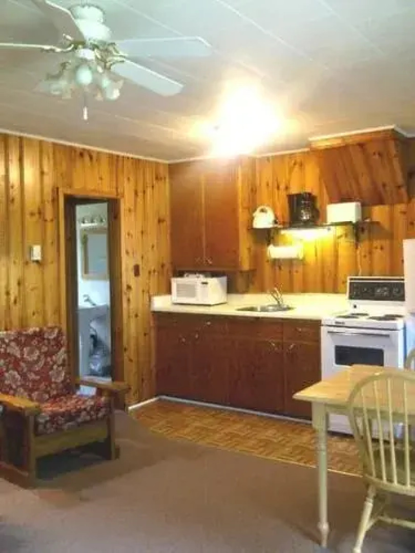 Logging Chain Lodge Cottages