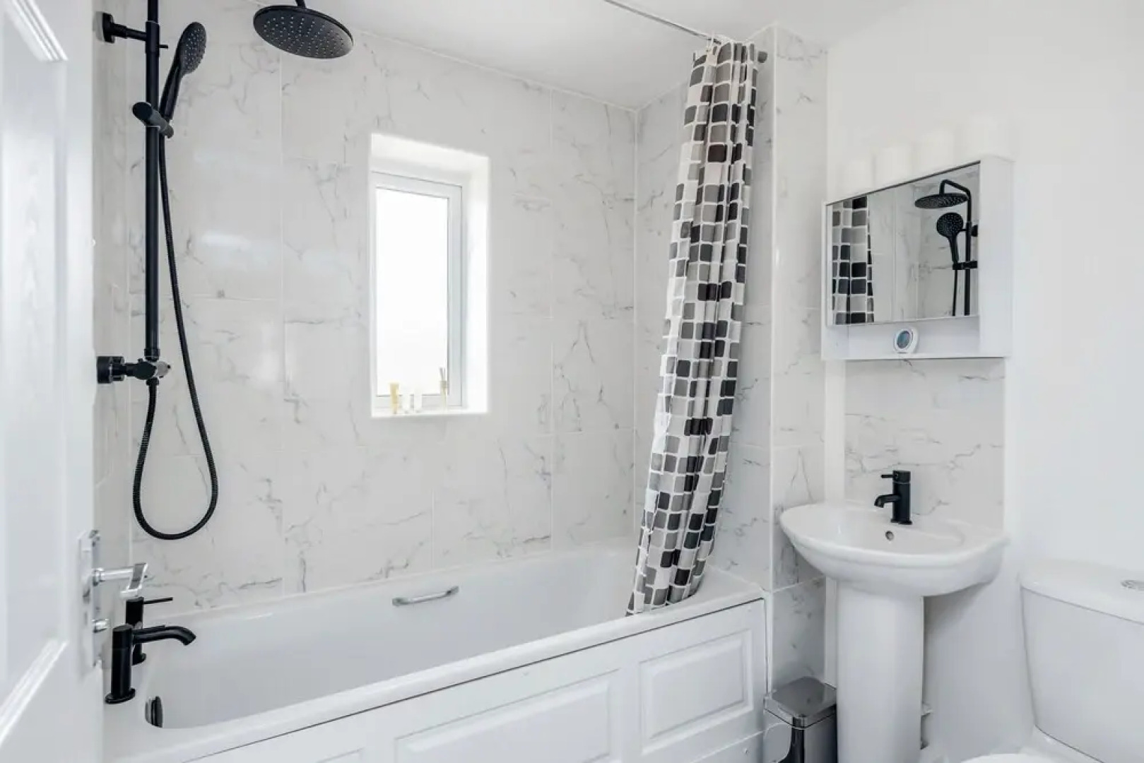 Lovely 2-bed House With 2 Bathrooms in Dartford