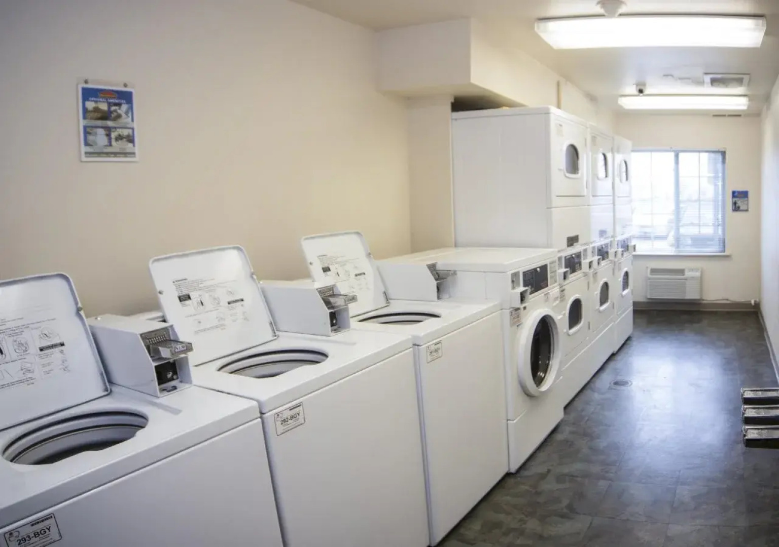 WoodSpring Suites Evansville East