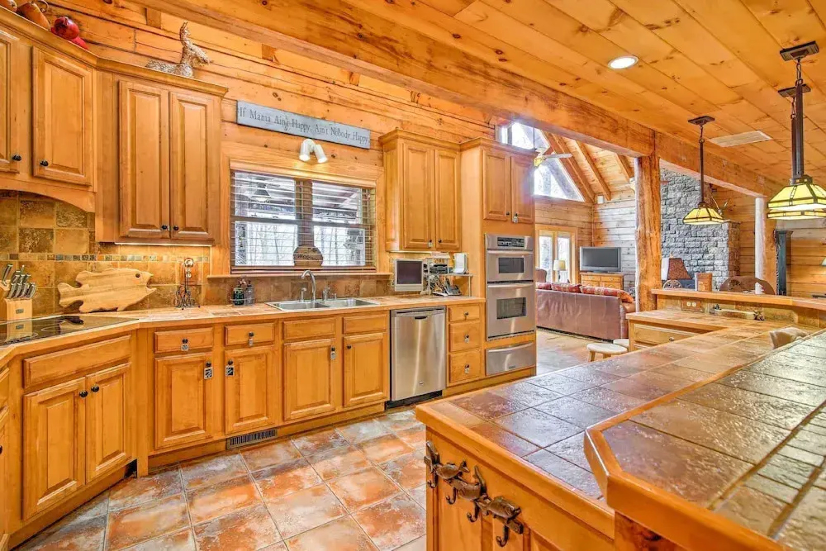 Lake Hartwell Lodge w/ Dock, Theater + Hot Tub!