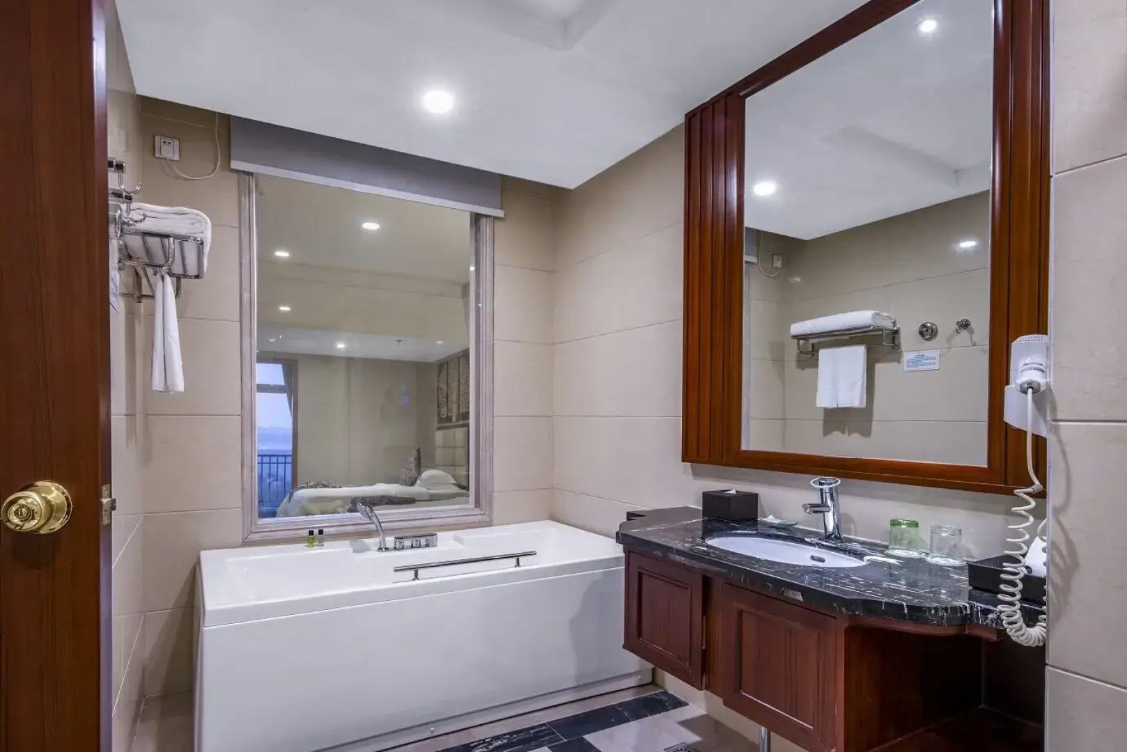 Zhangjiajie Country Garden Phoenix Suites Hotel