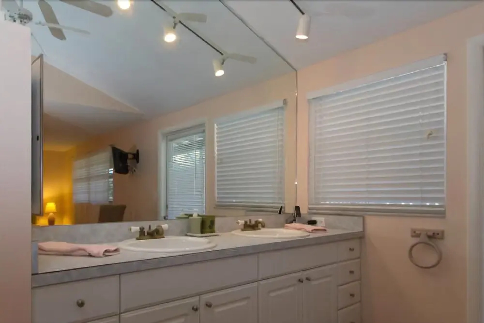 Blue Dolphin Inn Nine Bedroom Villa