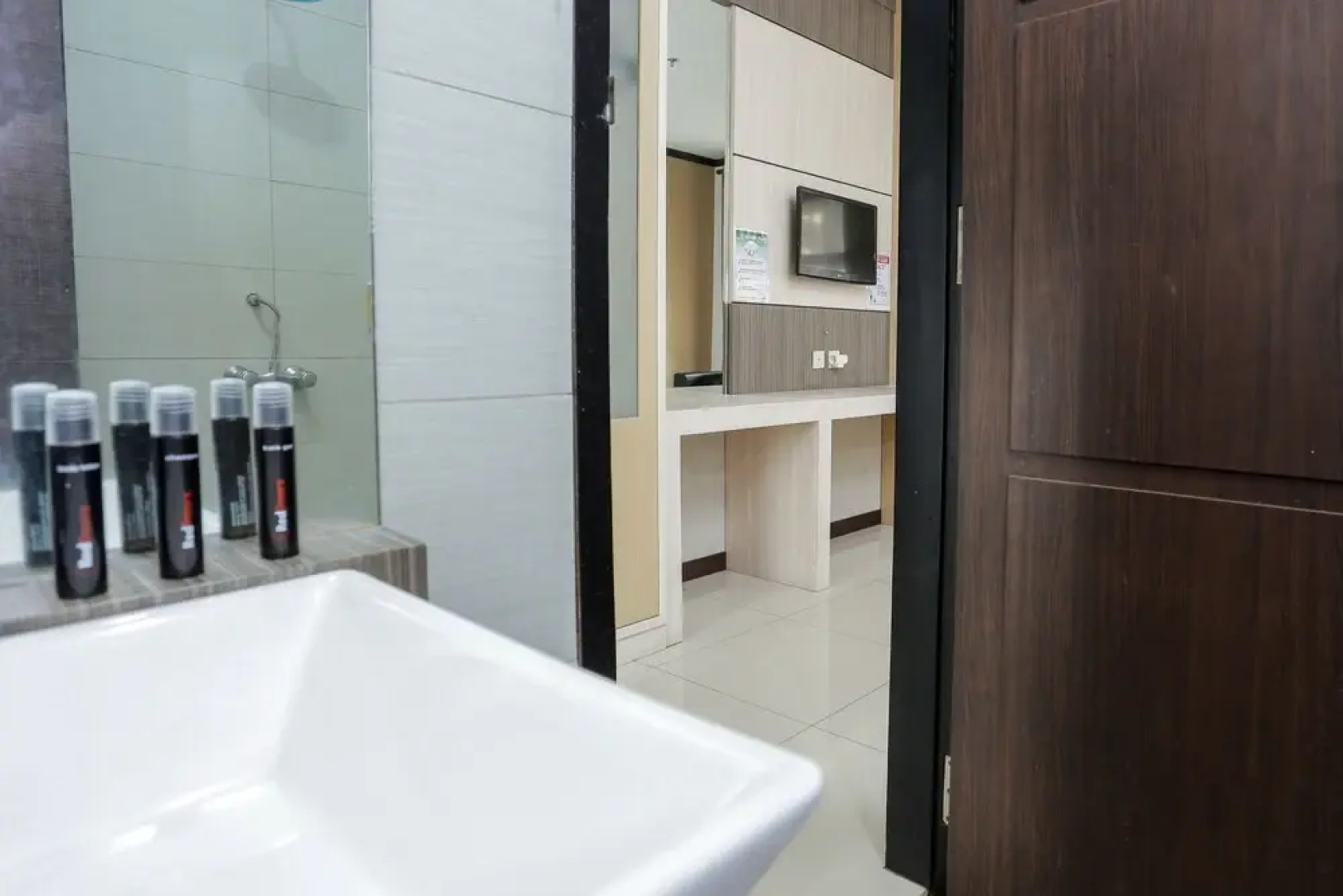 RedDoorz Plus near Farmhouse Lembang