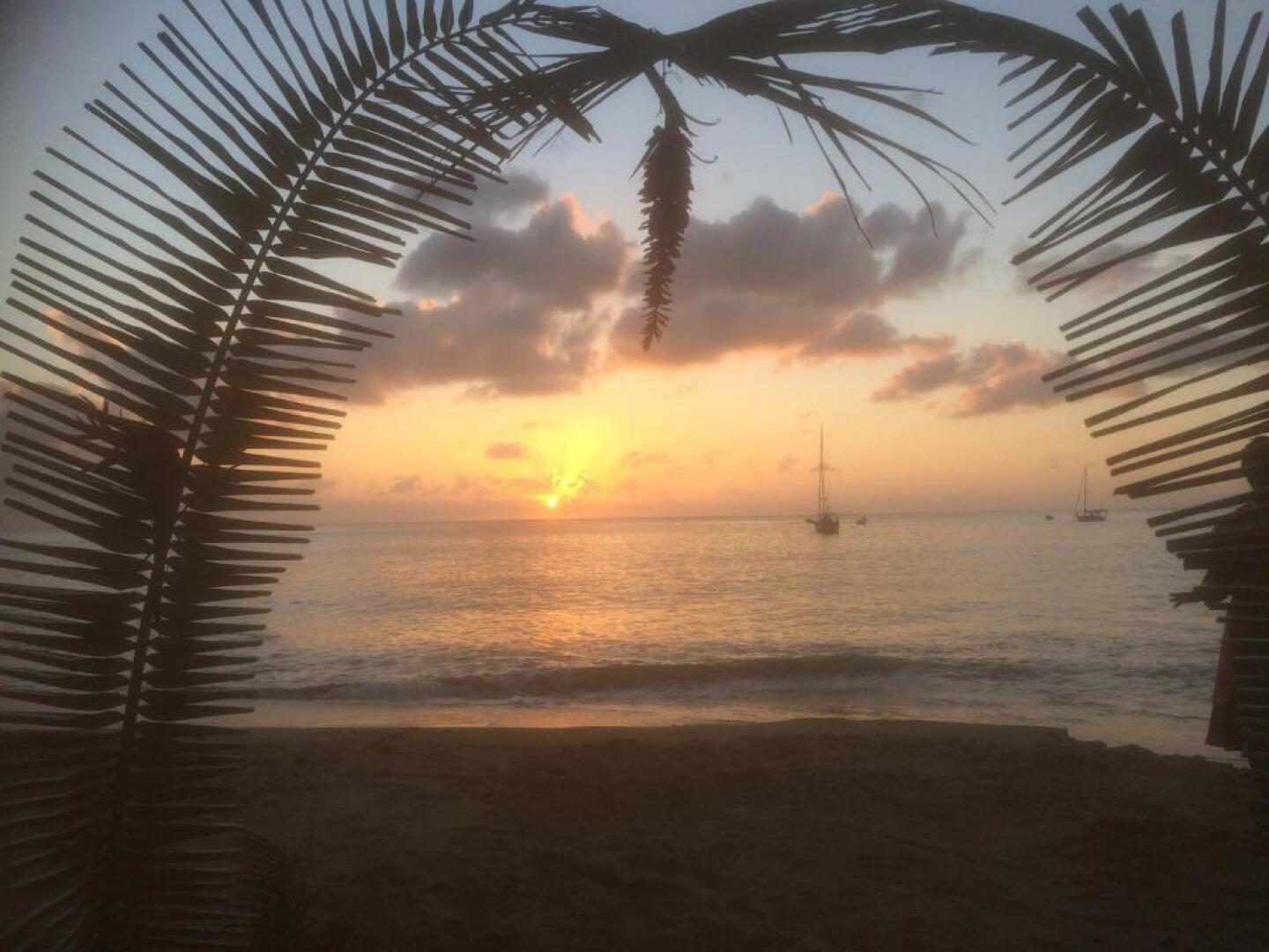 CARPE DIEM VILLA "Studio Apartment" Great Sea views even from the Beds