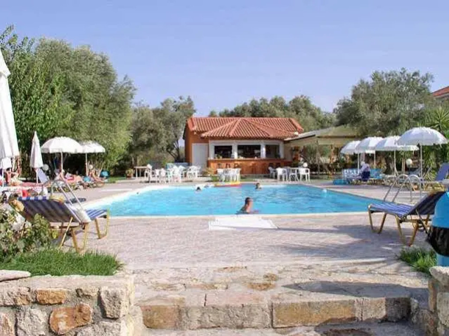 Pythos Studios & Apartments