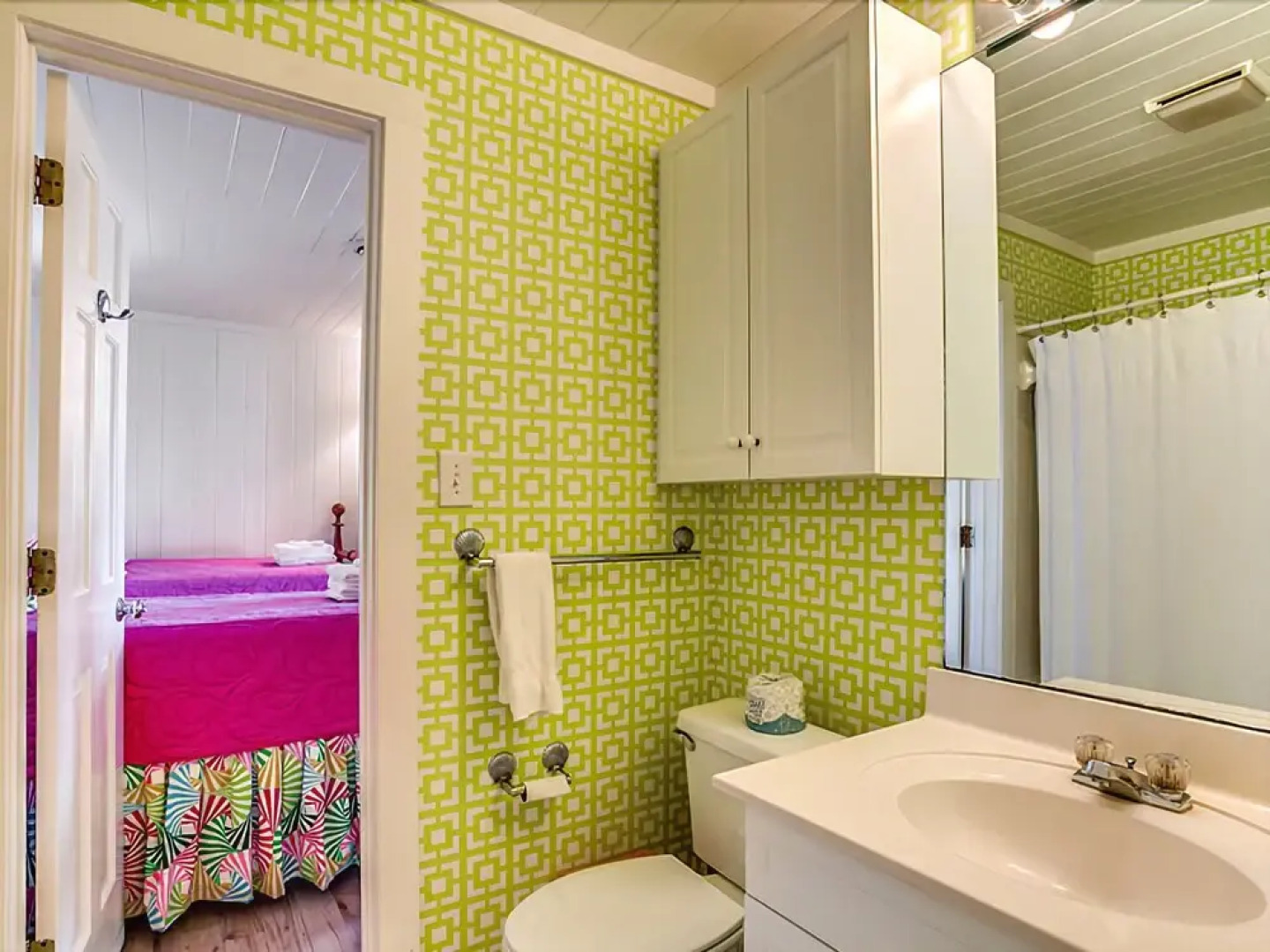 2000 Arthur Oxner 8 Br home by RedAwning