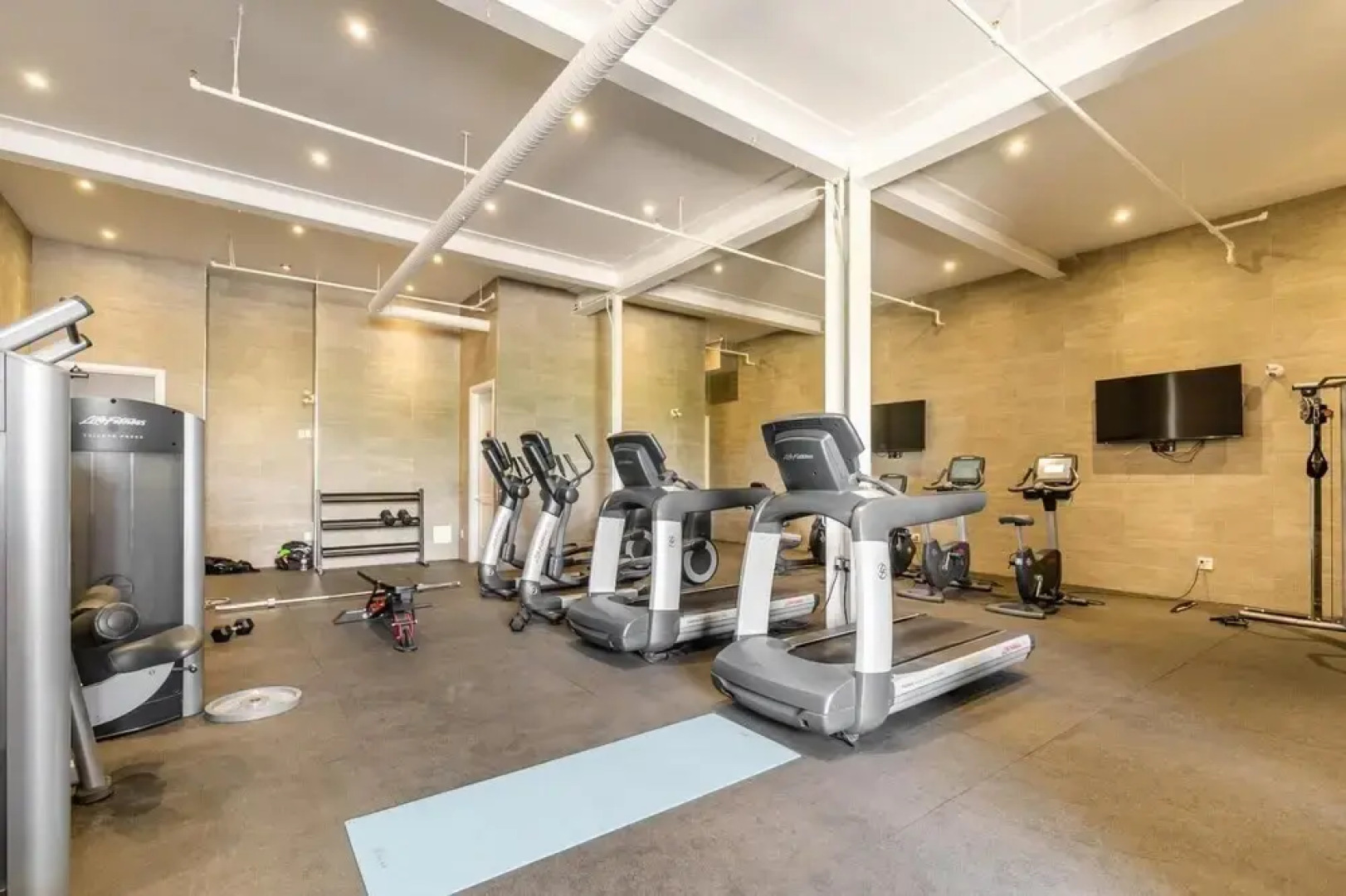 2 Storey Loft Gym Free Parking