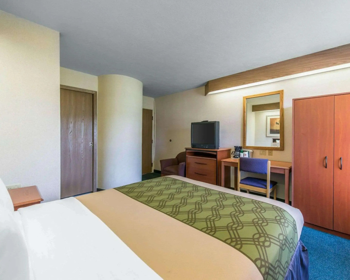 Econo Lodge North Academy