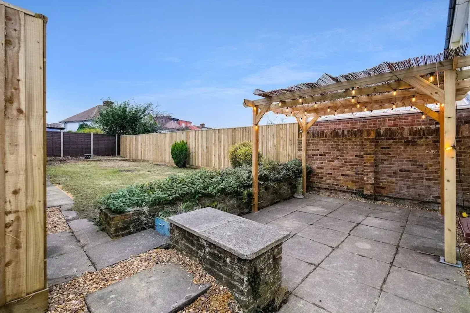 Bright 4 bed 2 bath house near Pinewood