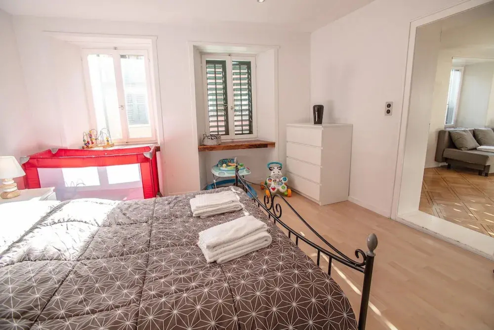 AirHosted - Weesen Holiday Rentals