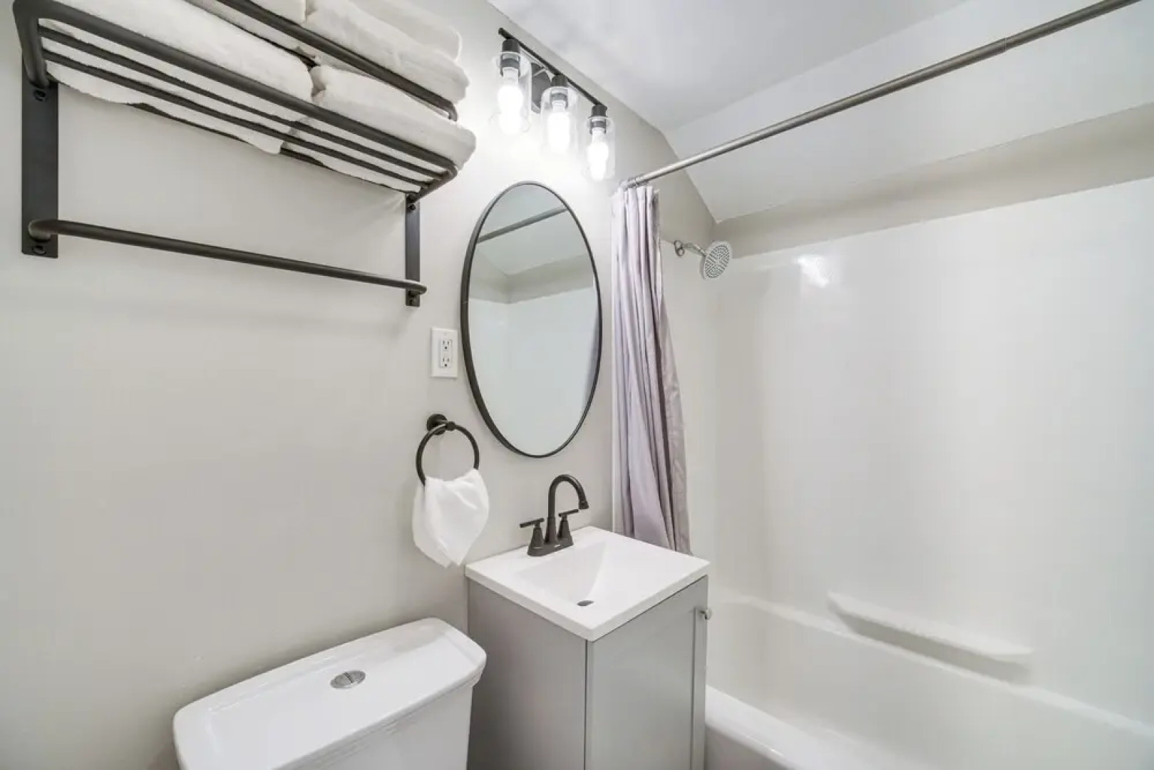 2 Mi to Lake Erie: Home w/ Yard in Euclid!