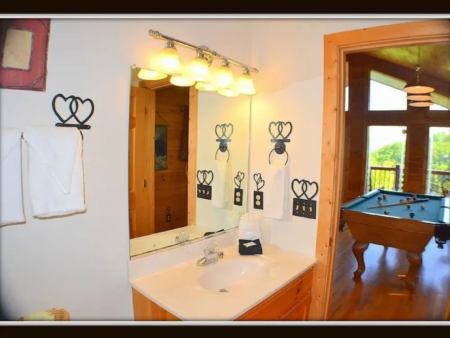 Amore Mountain Retreat - 1 Br cabin by RedAwning