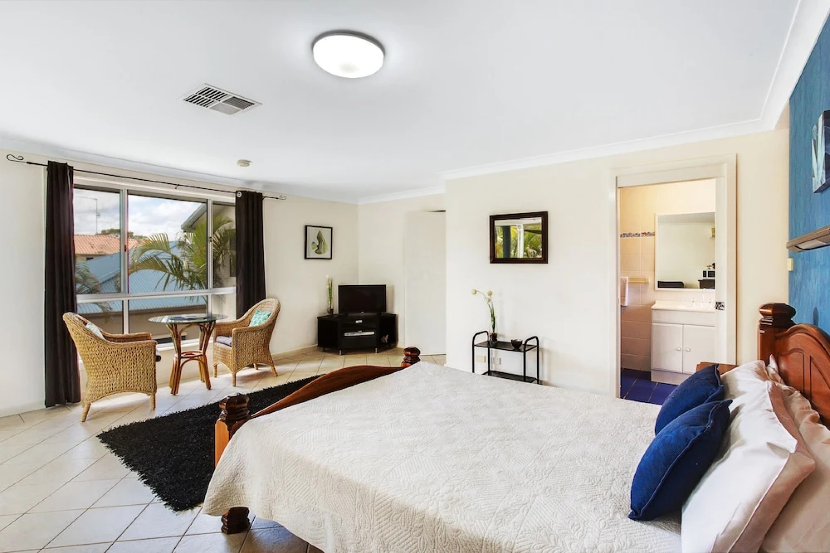 Salamander Beach Accommodation Adults Only