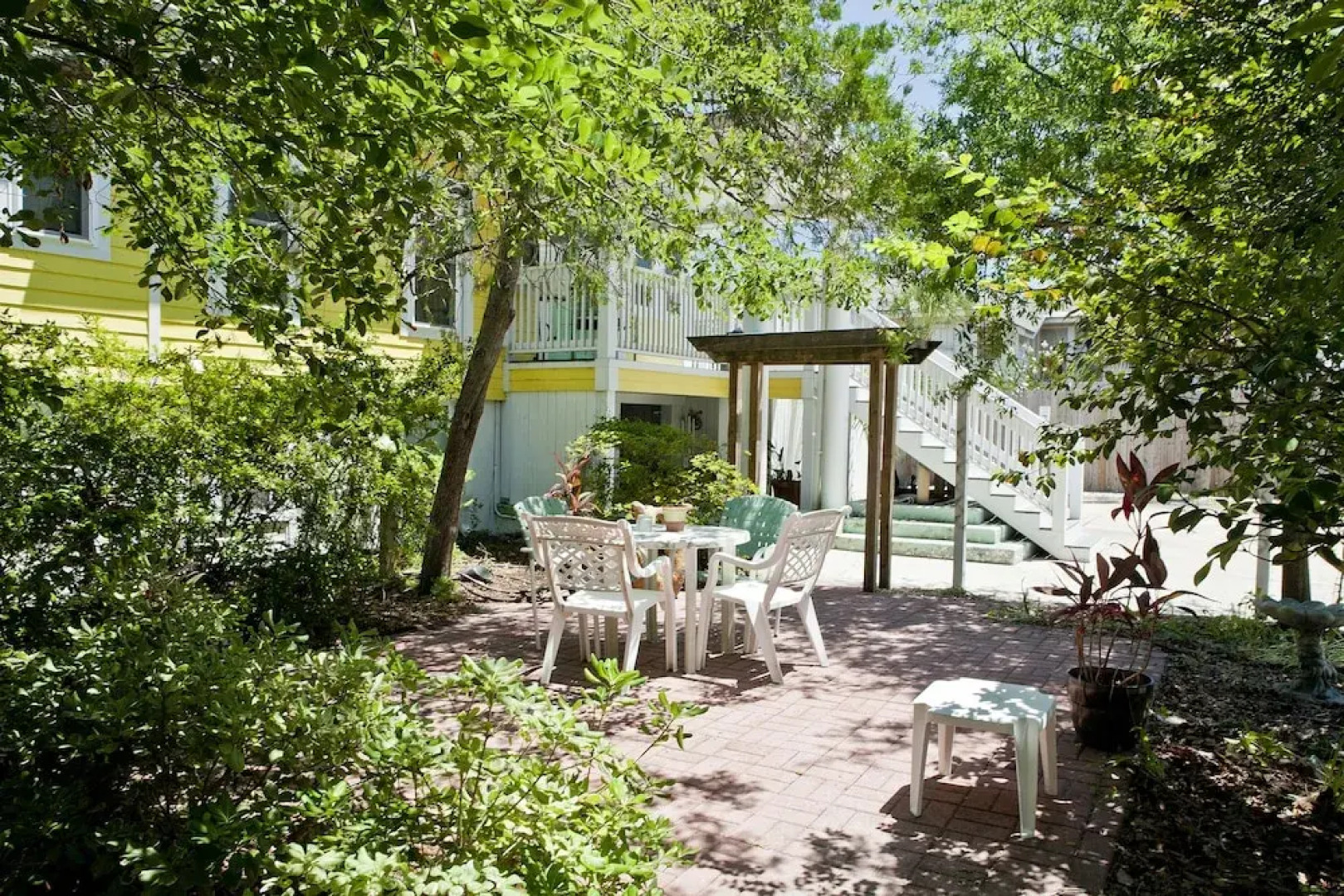 Georgianne Inn & Suites