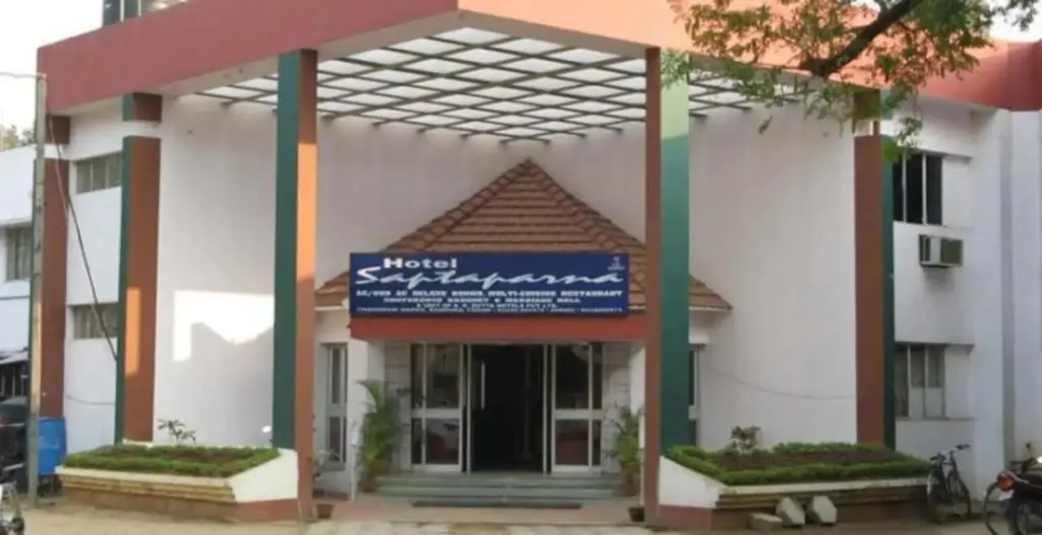 Hotel Saptaparna