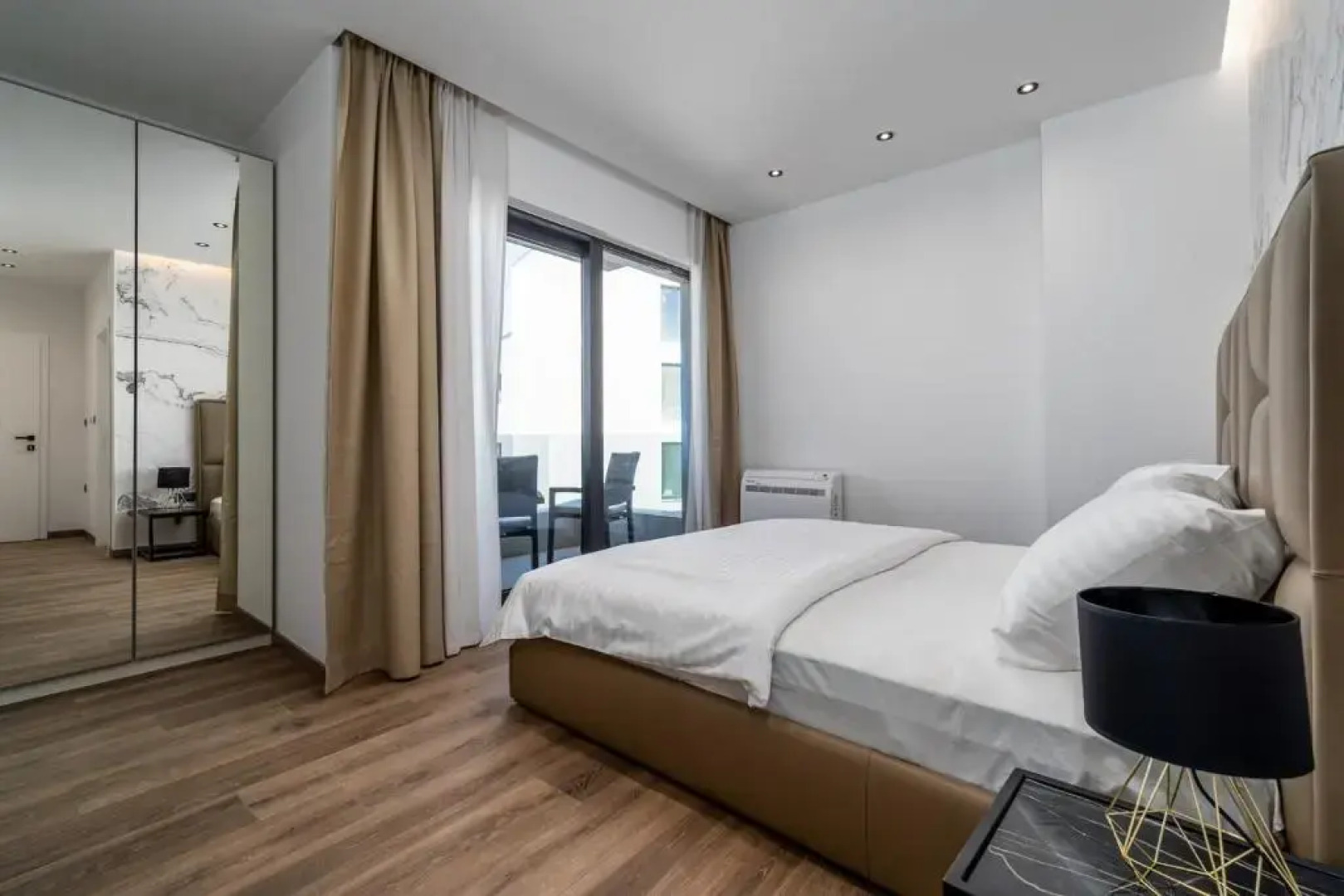 NEW! Villa Lady Maris with heated private pool, 5 en-suite bedrooms, 70m from beach