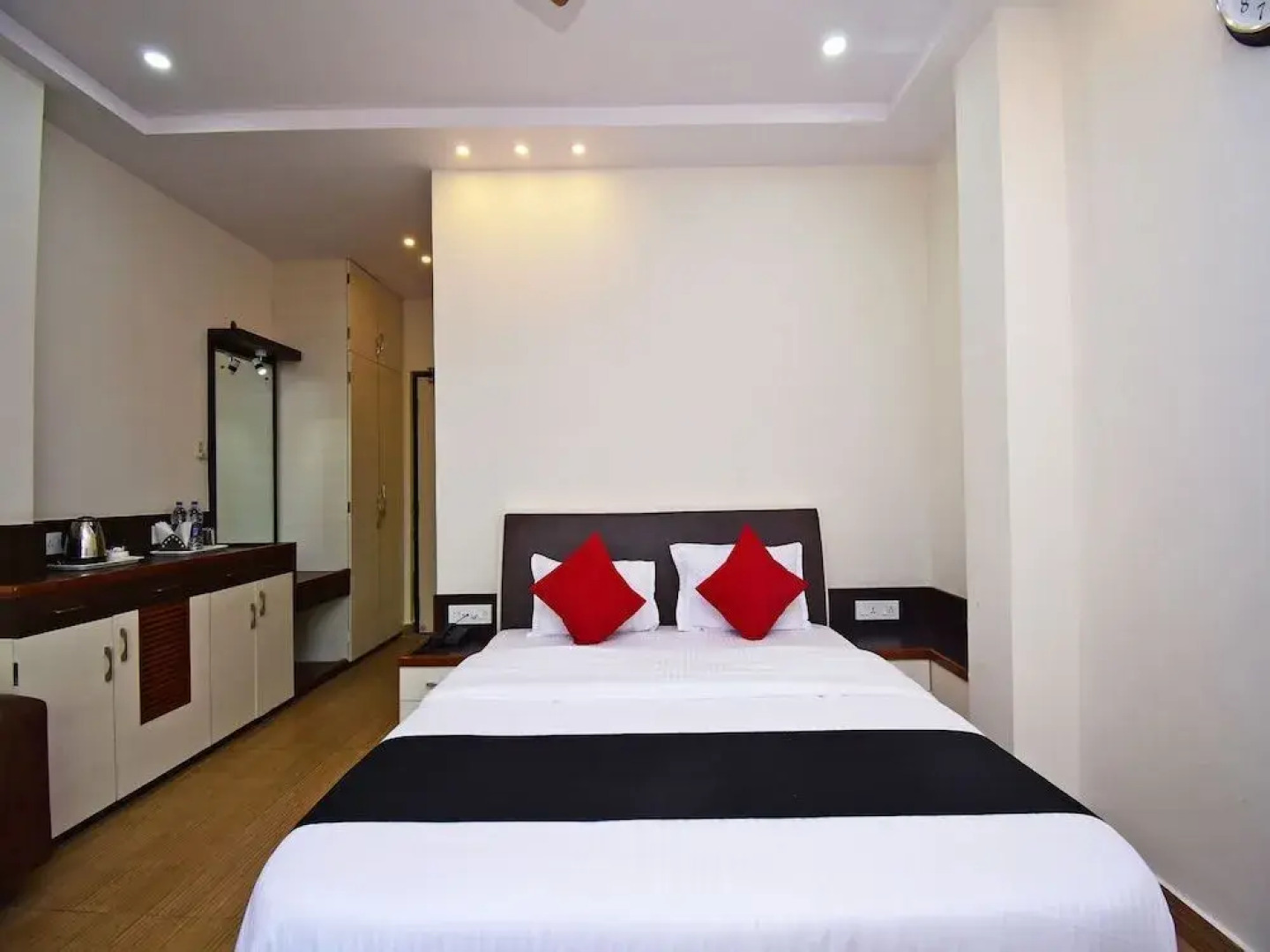 Capital O 42660 Hotel Greenland Towers