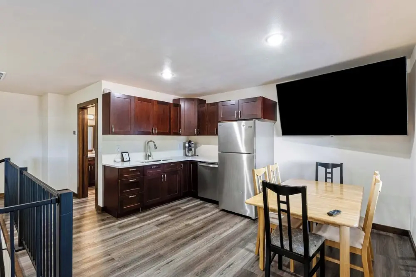 Lakefront Washington Home w/ Private Pool & Sauna