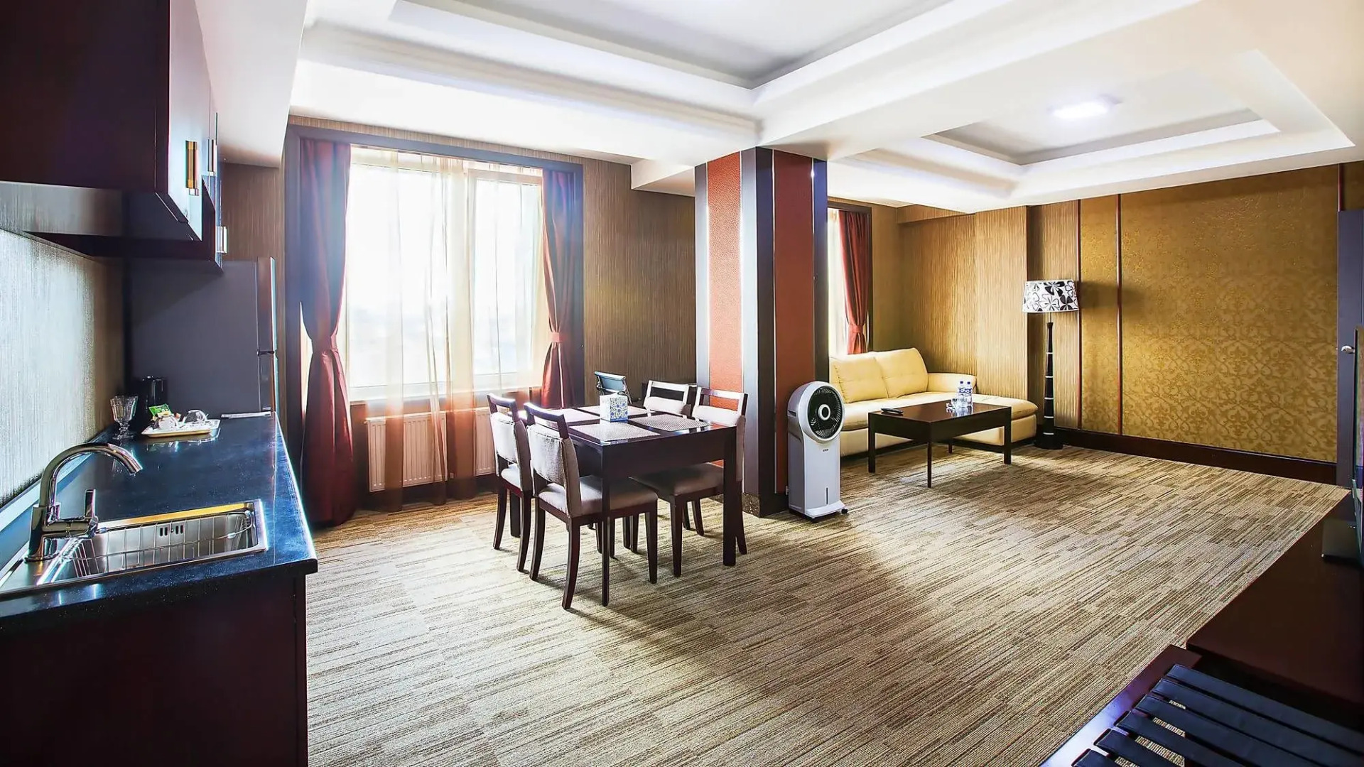 The Grand Hill Hotel