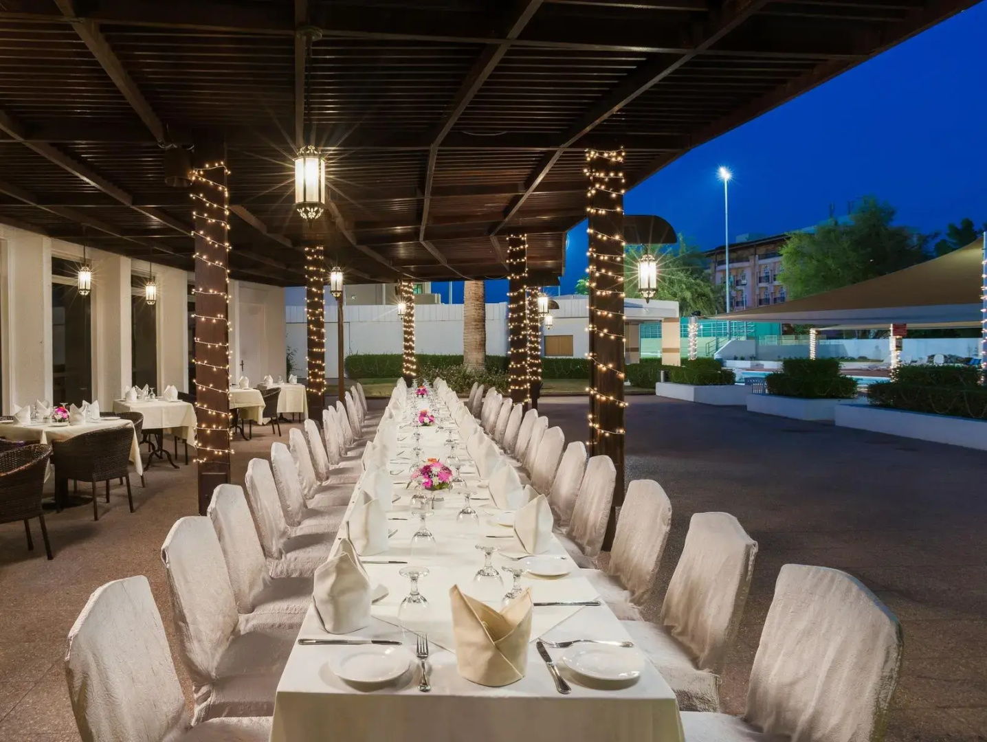 Al Falaj Hotel