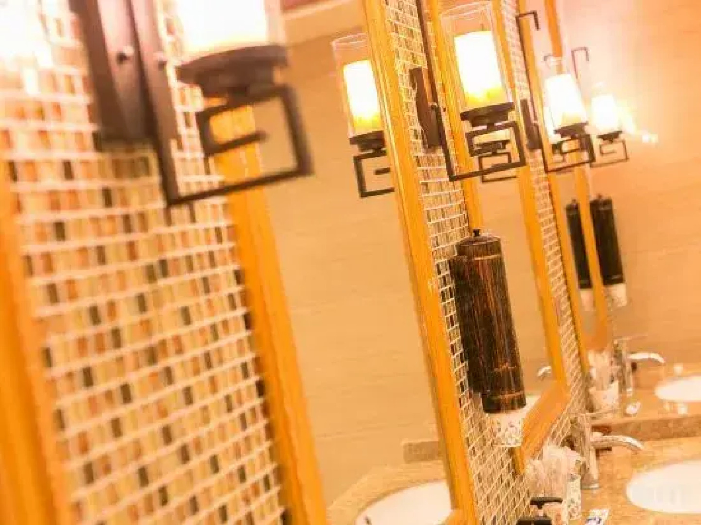 Linjiang Huayuan Hotel