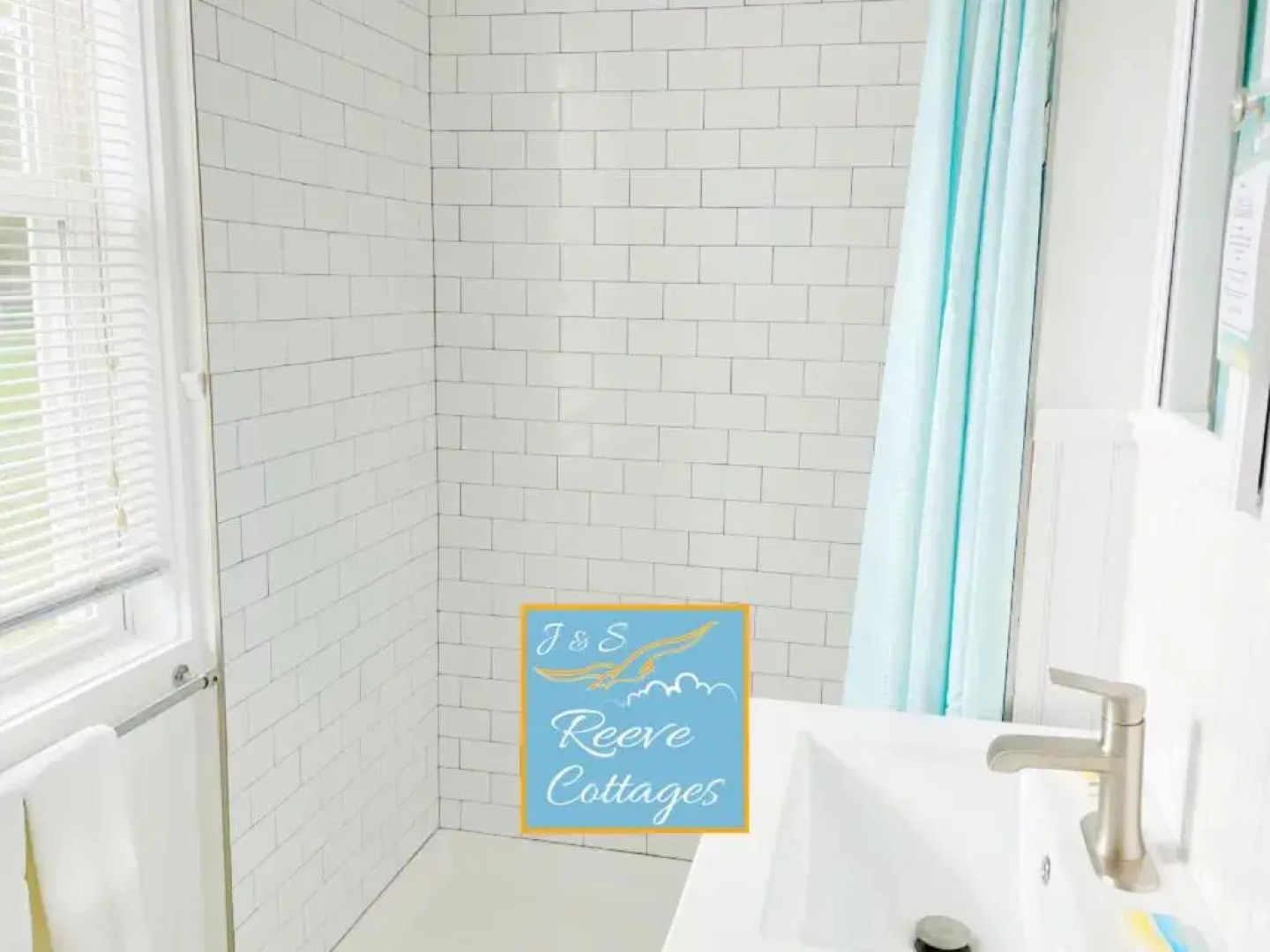 Premier Waterfront Cottage 2