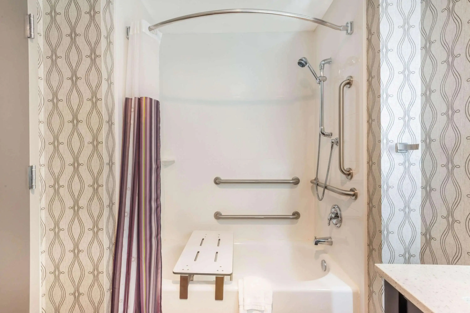 La Quinta Inn & Suites by Wyndham Aberdeen-APG