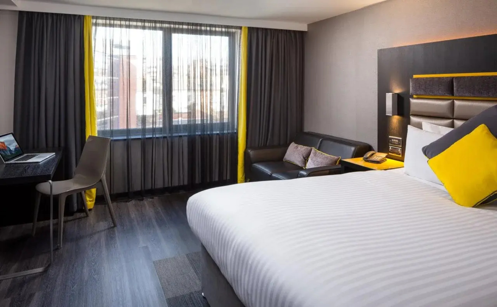 Апарт-отель Roomzzz Nottingham City