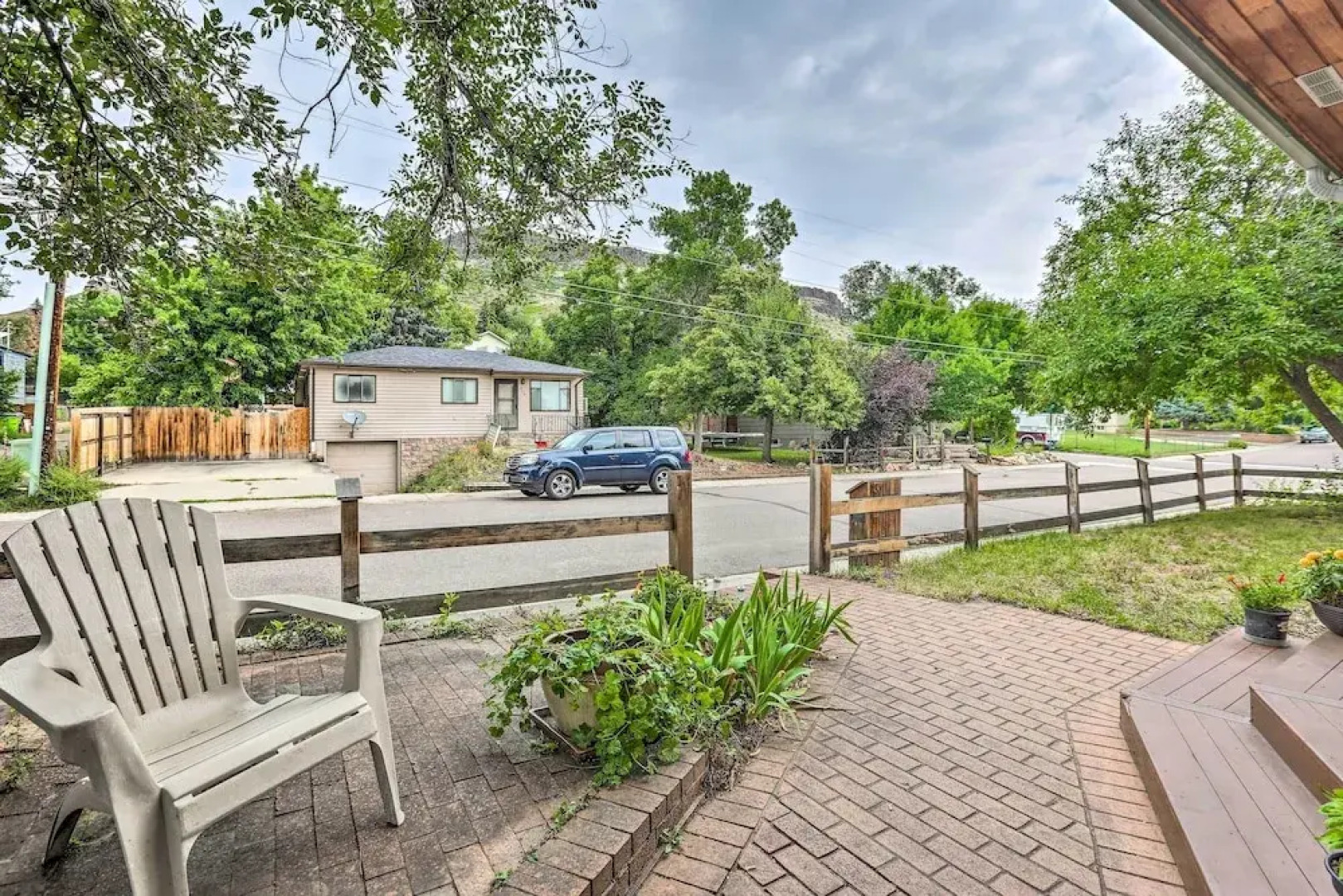 Relaxing Golden Getaway w/ Grill < 1 Mi to Town!