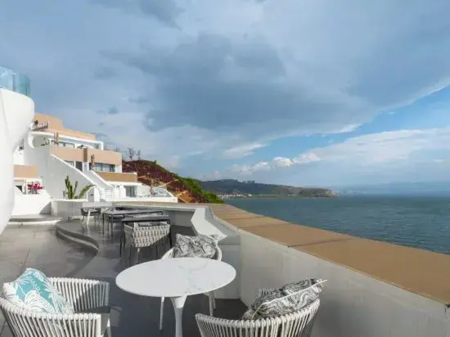 Songyun Skyline Seaview Holiday Hotel