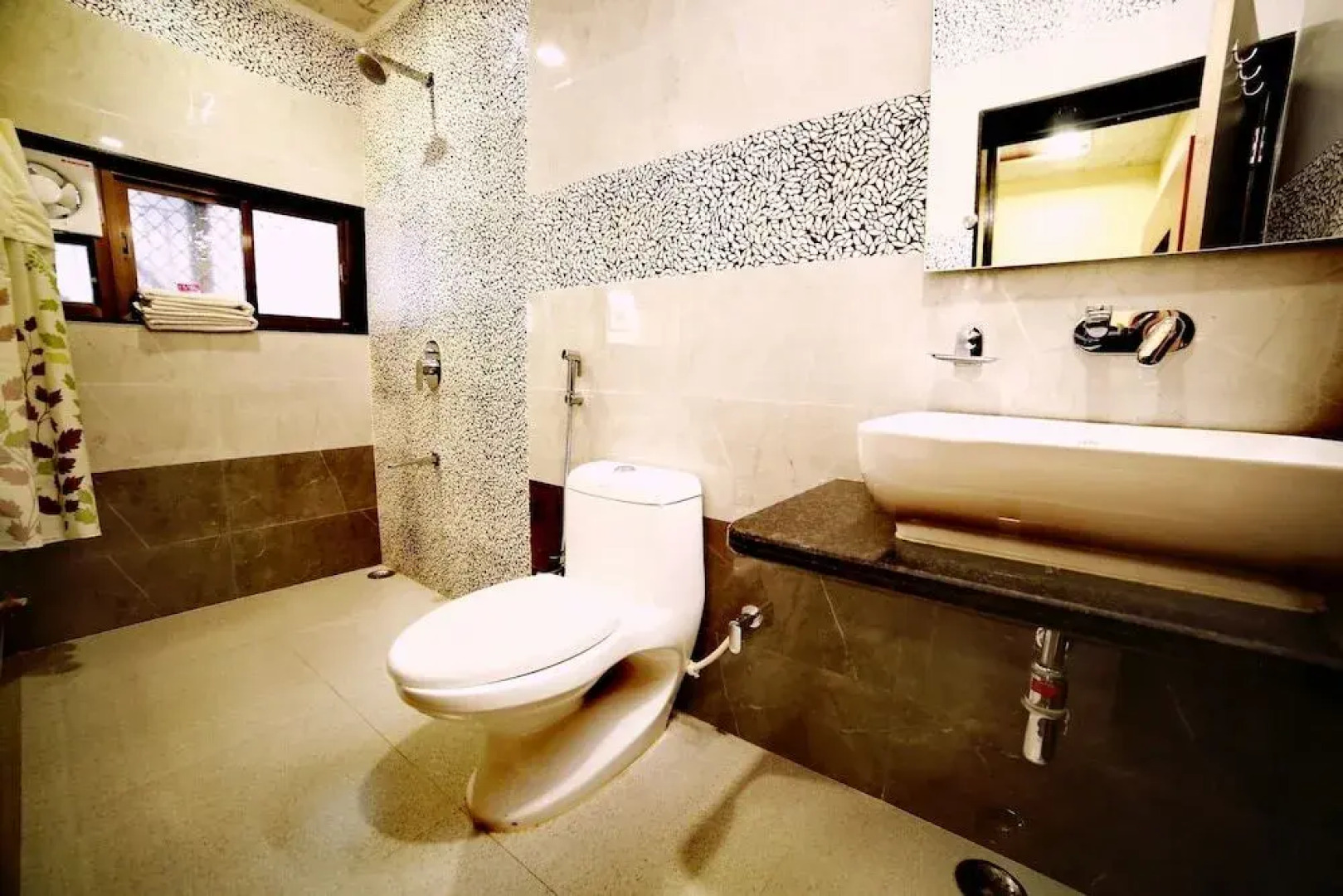 OYO 13553 Palm Residency