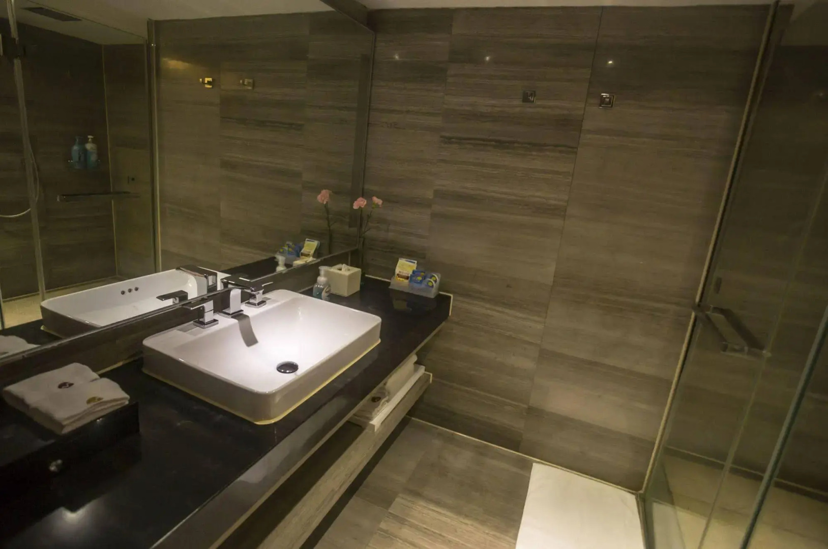 Manhattan Kinlen Hotel - Shishi