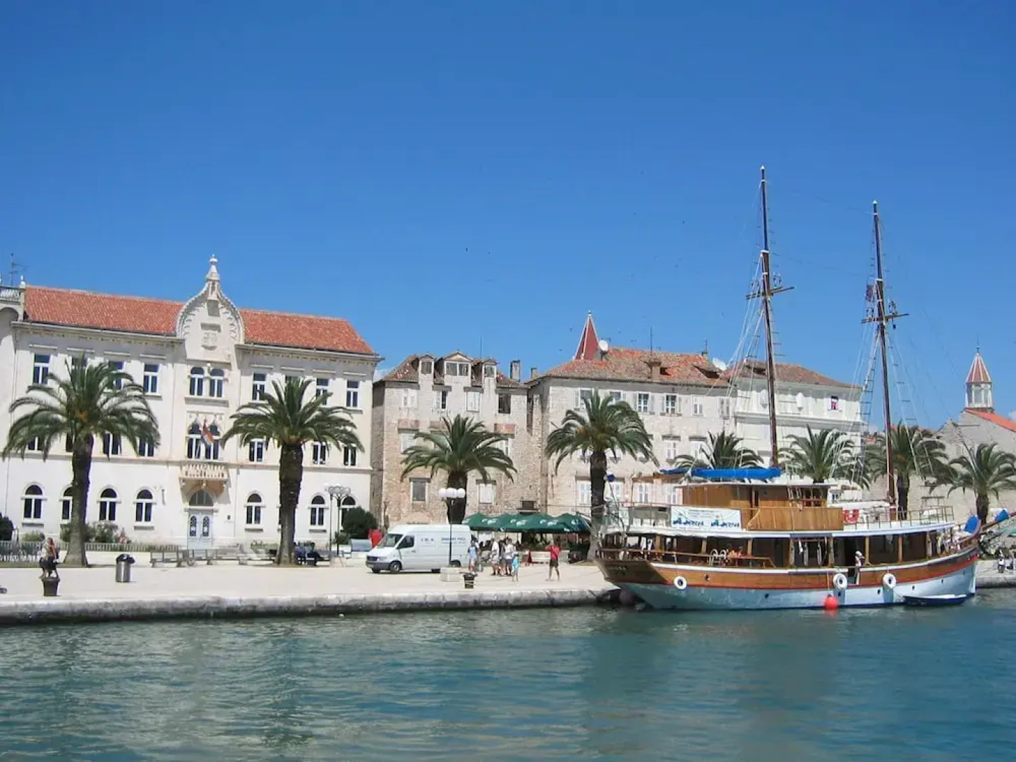 Apartment With Wifi, at 4 km. From City of Trogir