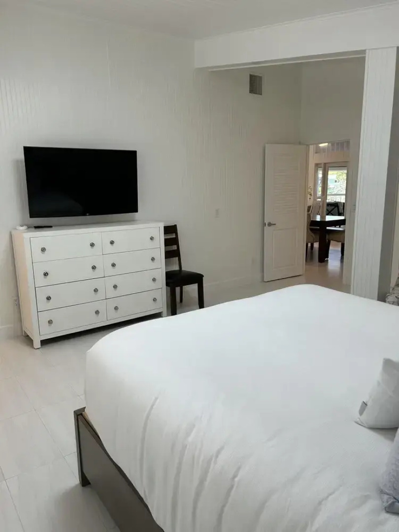 Beautiful Updated Stilted Home Makes For A Super Getaway. 3 Bedroom Home by RedAwning