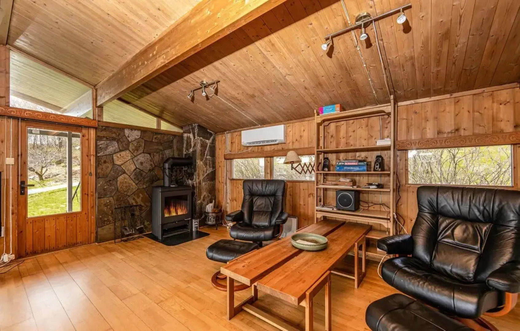 Awesome Home in Vatne With 4 Bedrooms and Wifi