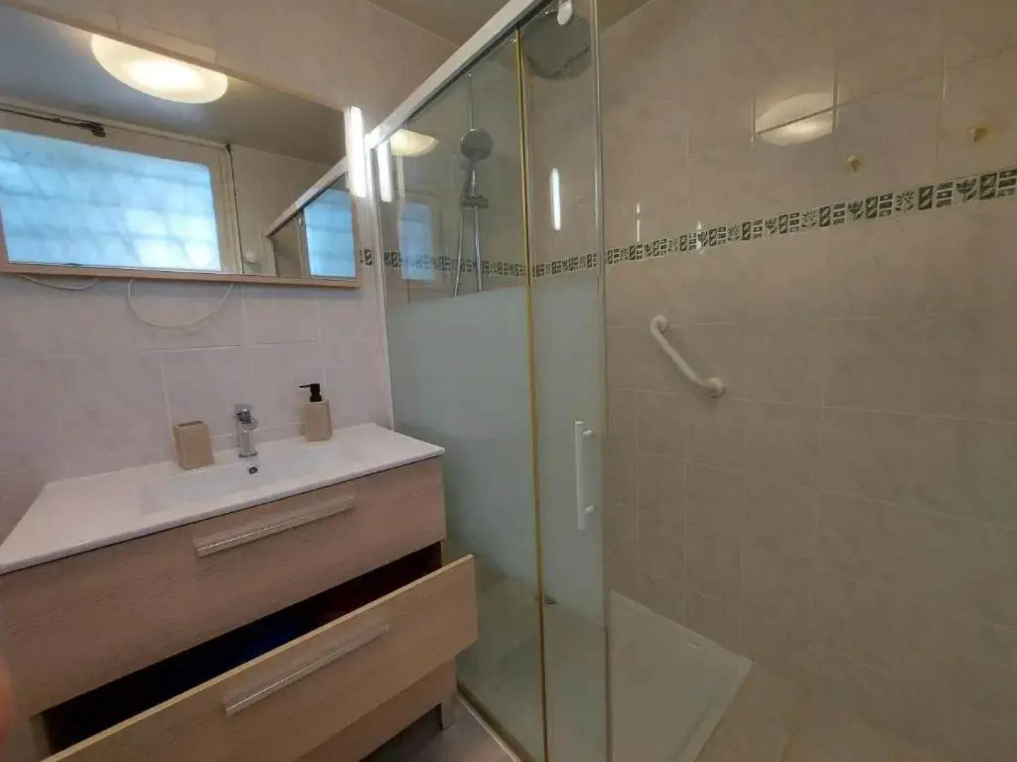 Centre St Jorioz : Charmant Et Spacieux Studio Avec Terrasse Et Jardin Privatif